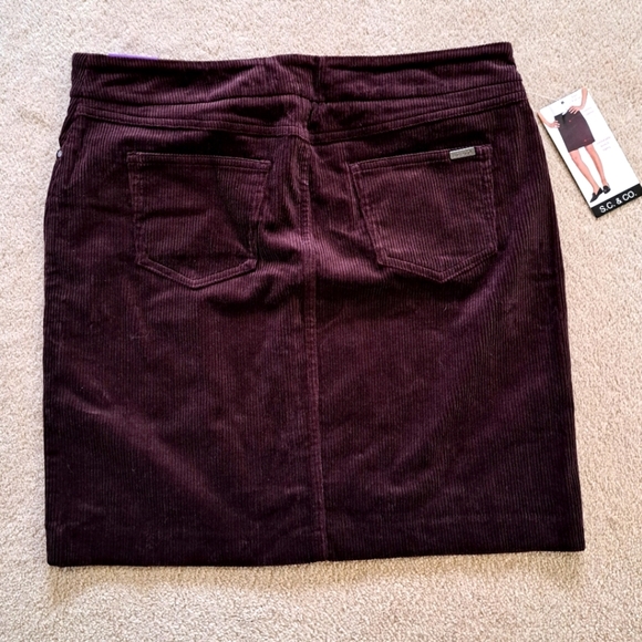 S.C. & Co. Corduroy Skirt Women's Size 14 Pull On Deep Burgandy Cord Skirt - Picture 8 of 8
